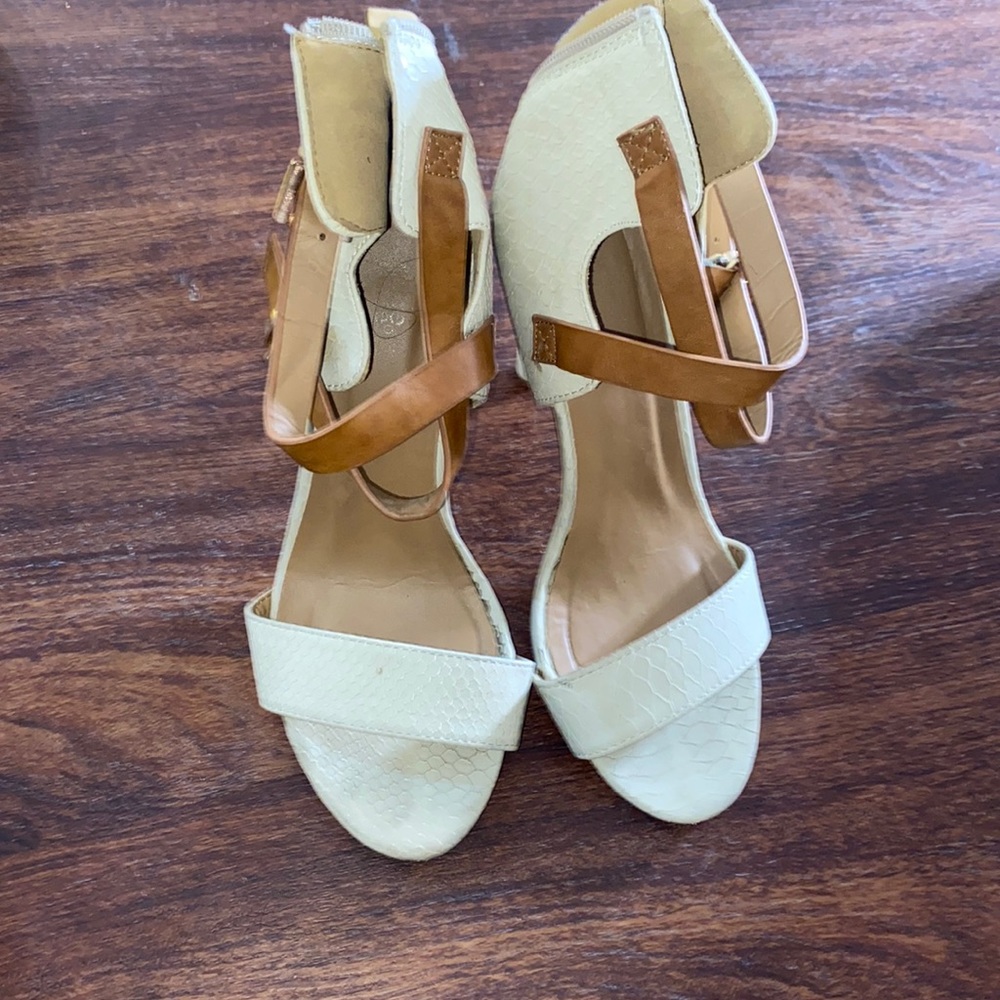 Crème brown opened toe heel